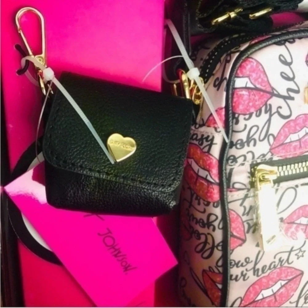 Betsey Johnson Lips Print Crossbody Bag & AirPods Case Gift Set NWT
